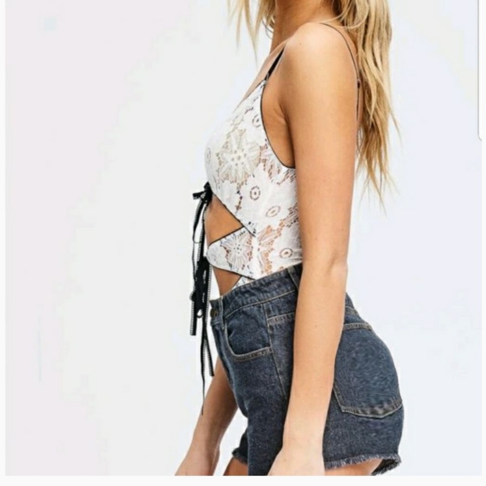 🍭💥Lace Garden Bodysuit w/Black Trim Cut Outs